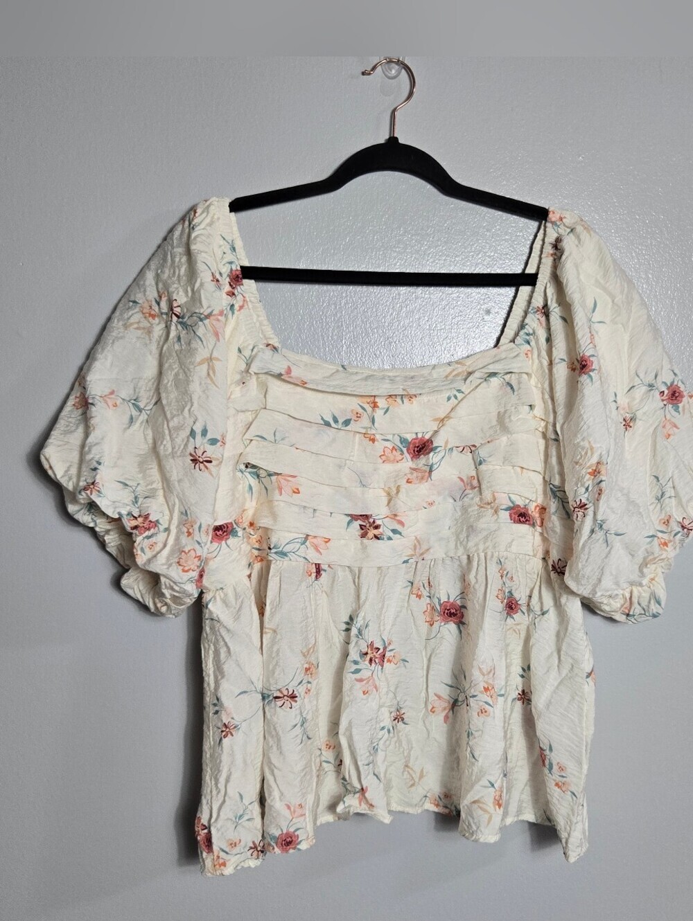 Torrid Floral Smocked Back Pintuck Babydoll Blouse Puff Sleeve Cream Top Size 1